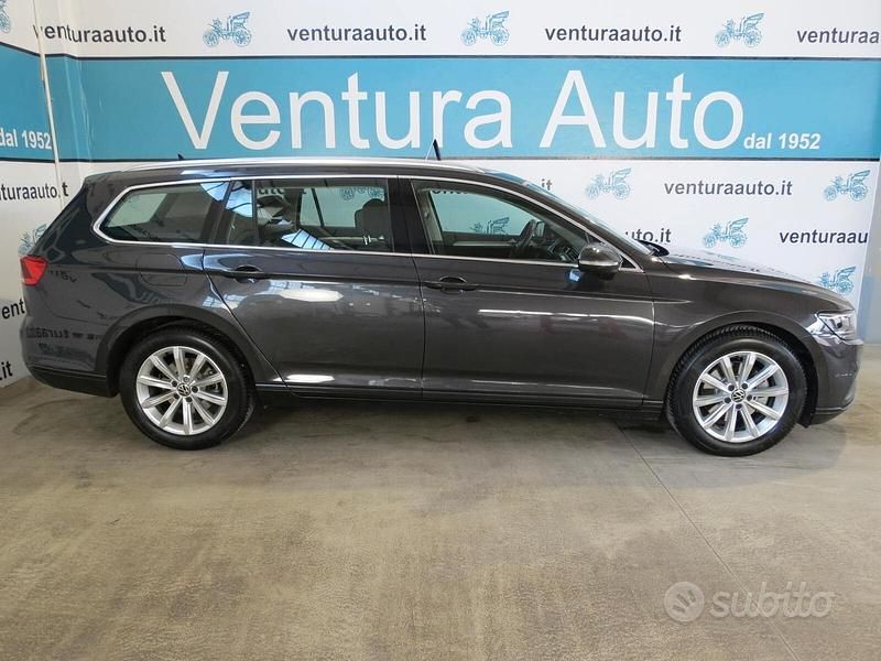 Usata VW Passat Business 150 CV (110 kW) 2023 Grigio Station wagon