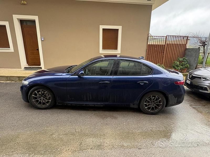 Usata Alfa Romeo Giulia 180 CV (132 kW) 2018 Blu Berlina