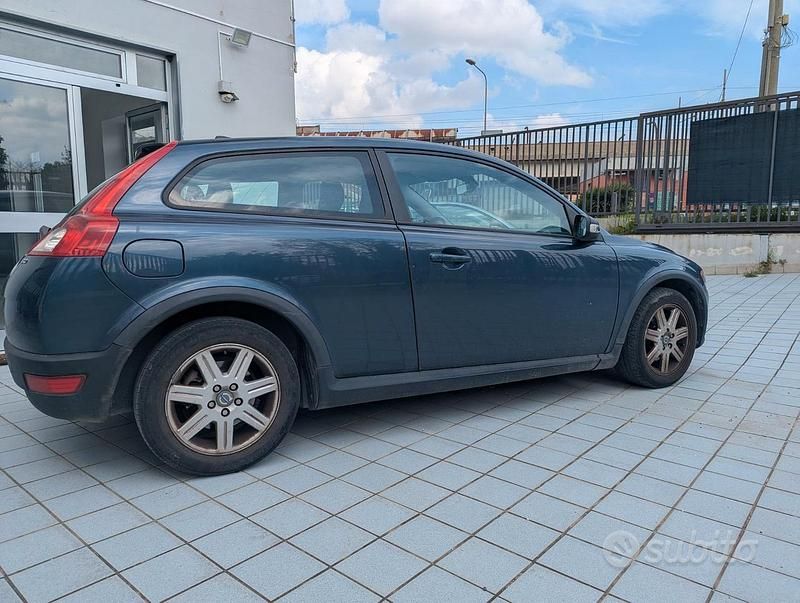 Usata Volvo C30 Kinetic 109 CV (80 kW) 2007 Grigio Utilitaria