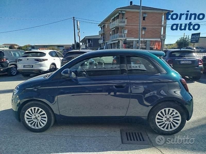 Używany Fiat 500e Red 69 kW (95 KM) 2022 Niebieski Sedan/Limuzyna