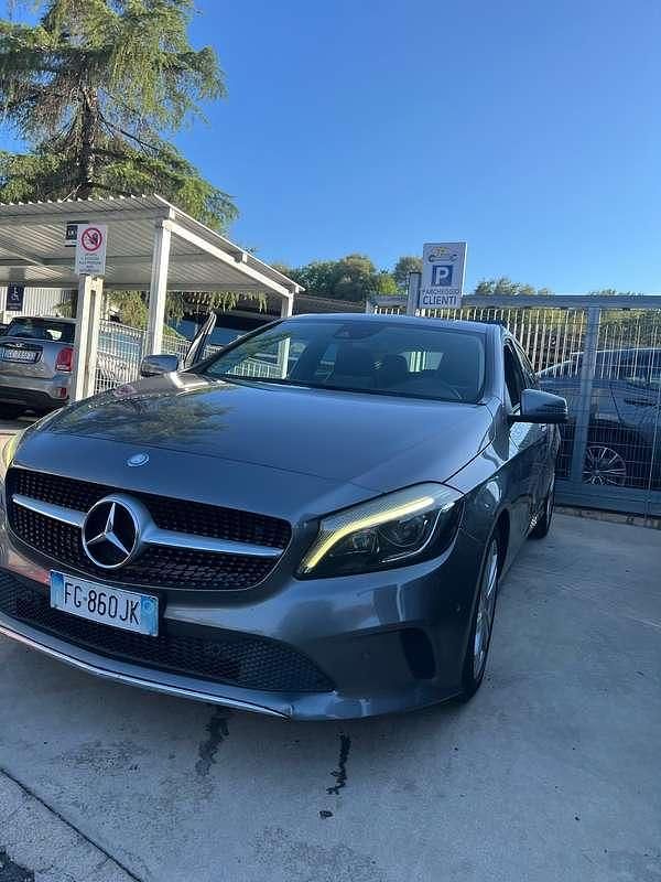 Usata Mercedes A200 Premium 136 CV (100 kW) 2016 Grigio Berlina