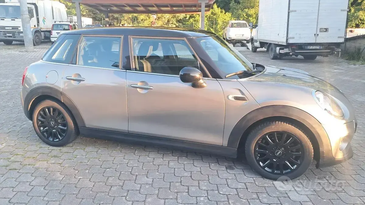 Usata Mini Cooper D 116 CV (85 kW) 2016 Marrone Utilitaria