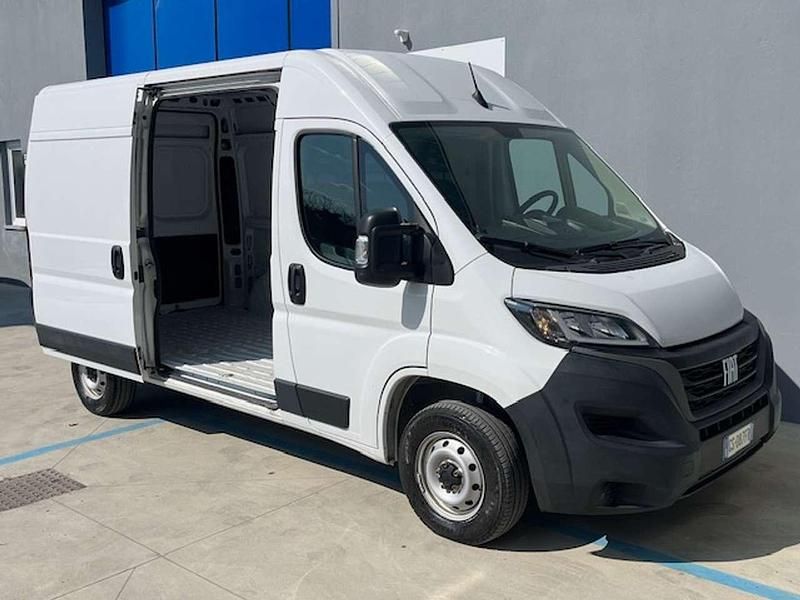 Usata Fiat Ducato 140 CV (102 kW) 2023 Bianco pastello Furgone