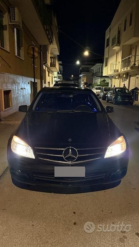 Usata Mercedes C220 Elegance 170 CV (125 kW) 2009 Nero Berlina