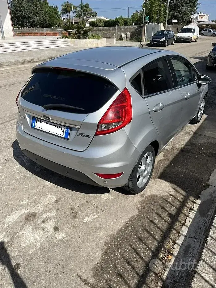 Usata Ford Fiesta Titanium 95 CV (69 kW) 2010 Grigio Berlina