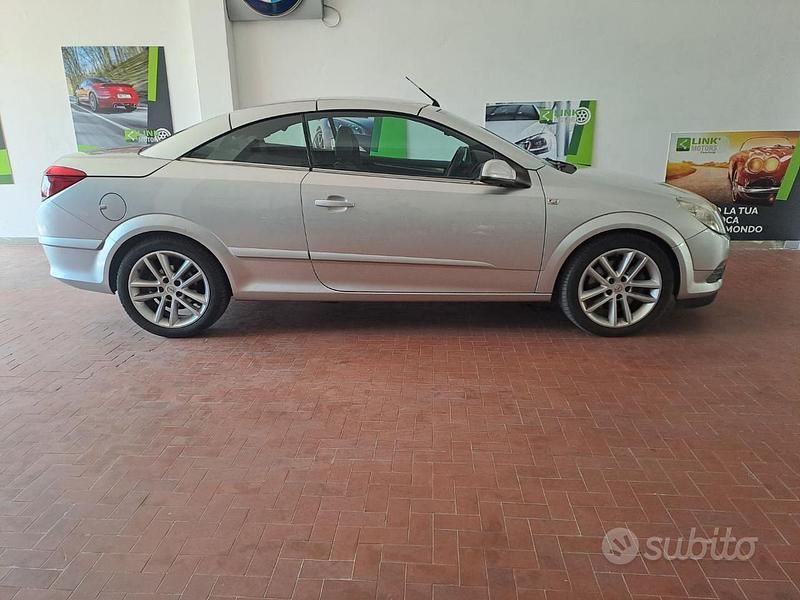 Usata Opel Astra Cabriolet Cosmo 150 CV (110 kW) 2007 Grigio Cabrio
