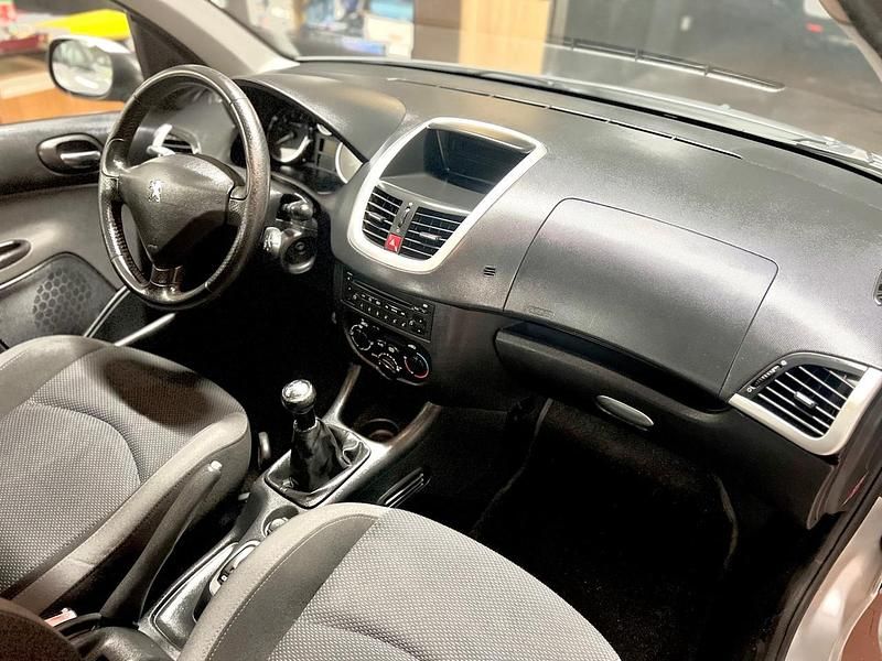 Usata Peugeot 206 59 CV (43 kW) 2011 Argento Berlina