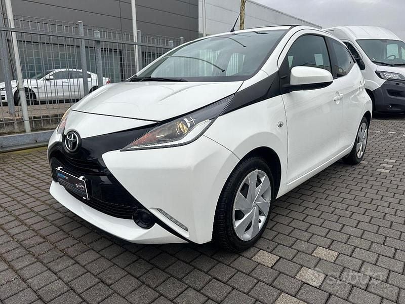 Usata Toyota Aygo X-play 69 CV (50 kW) 2017 Bianco Utilitaria