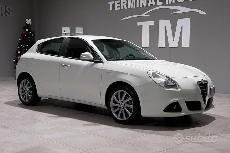 Bianco Usata 2012 Alfa Romeo Giulietta Distinctive Tre volumi | 5990 € (Buon prezzo) - Immagine 1/4