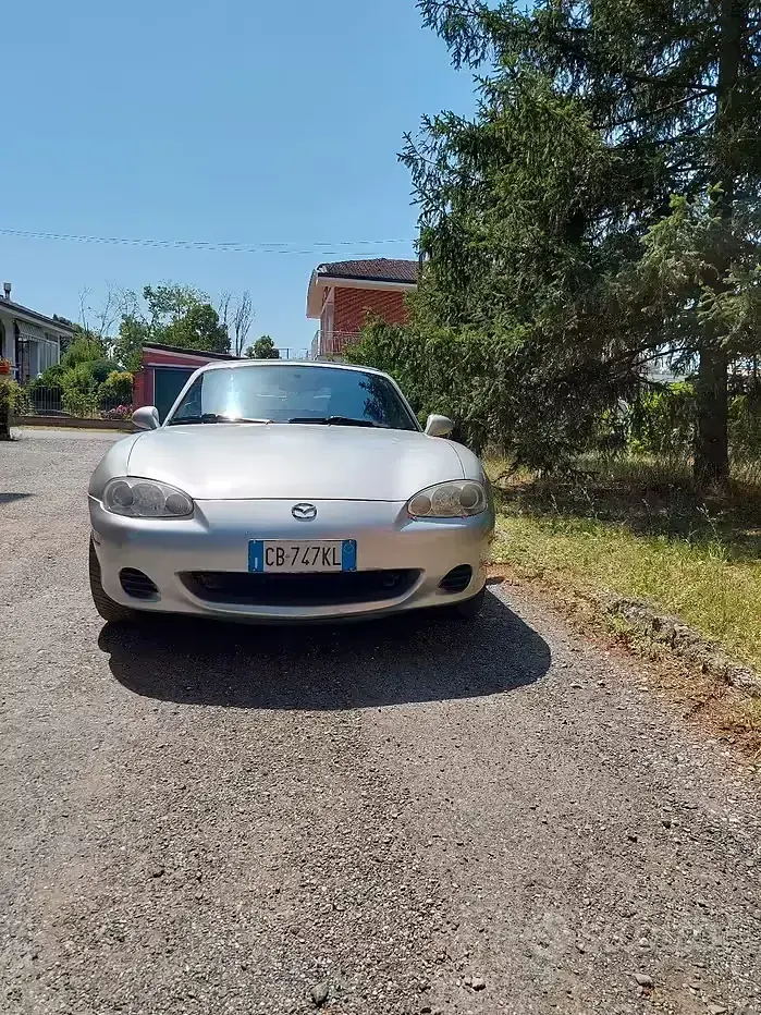 Usata Mazda MX5 110 CV (80 kW) 2001 Grigio Cabrio
