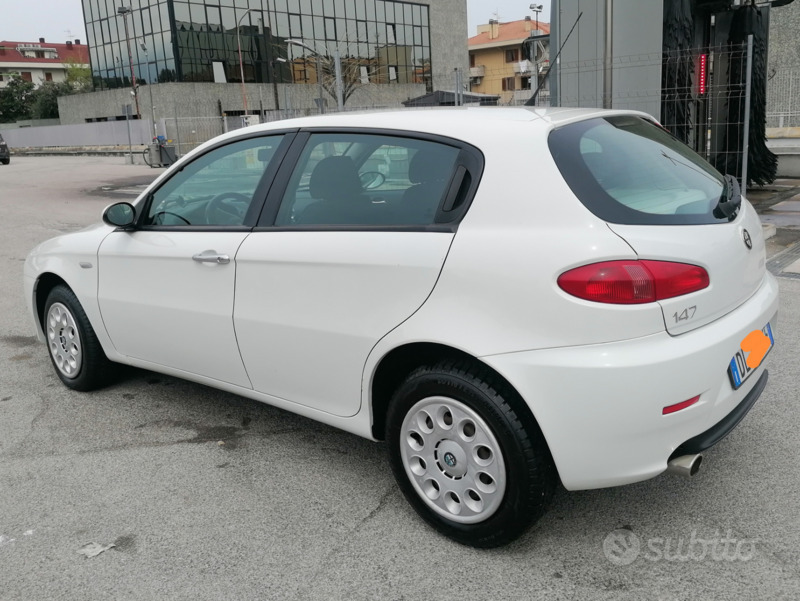 Usato 2008 Alfa Romeo 147 1.6 Benzin 120 CV (2.300 €)