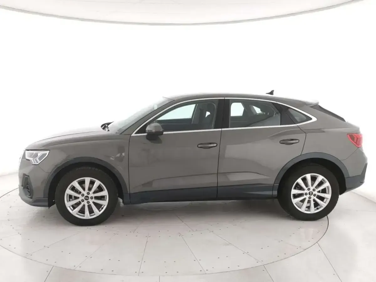 Usata Audi Q3 Sportback Business Plus 150 CV (110 kW) 2023 Grigio chronos SUV