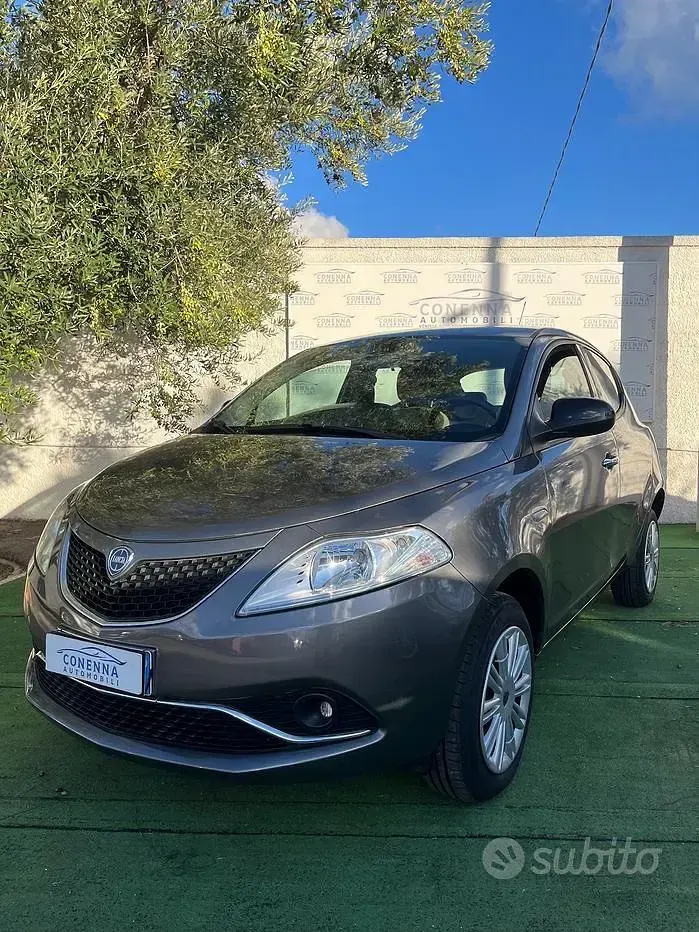 Usata Lancia Ypsilon Silver 80 CV (58 kW) 2017 Grigio Utilitaria