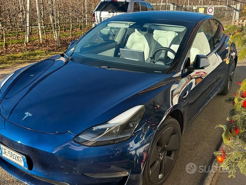 Blu Usata 2021 Tesla Model 3 Tre volumi | 25.850 € (Buon prezzo) - Immagine 1/4