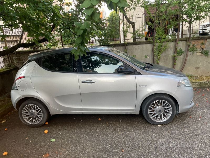 Usata Lancia Ypsilon 2012 Grigio Utilitaria