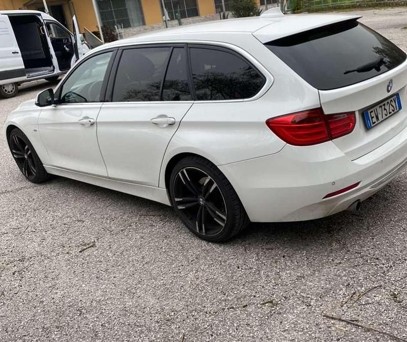 Usata BMW 320 Luxury Line 184 CV (135 kW) 2014 Bianco Station wagon