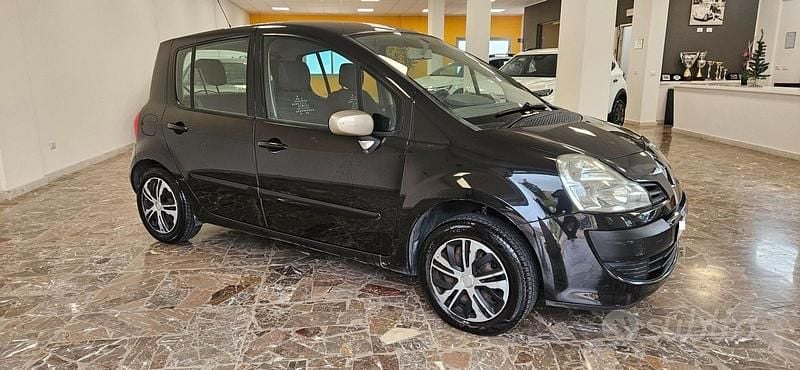 Nero Usata 2012 Renault Modus Monovolume | 3499 € (Ottimo prezzo) - Immagine 1/4
