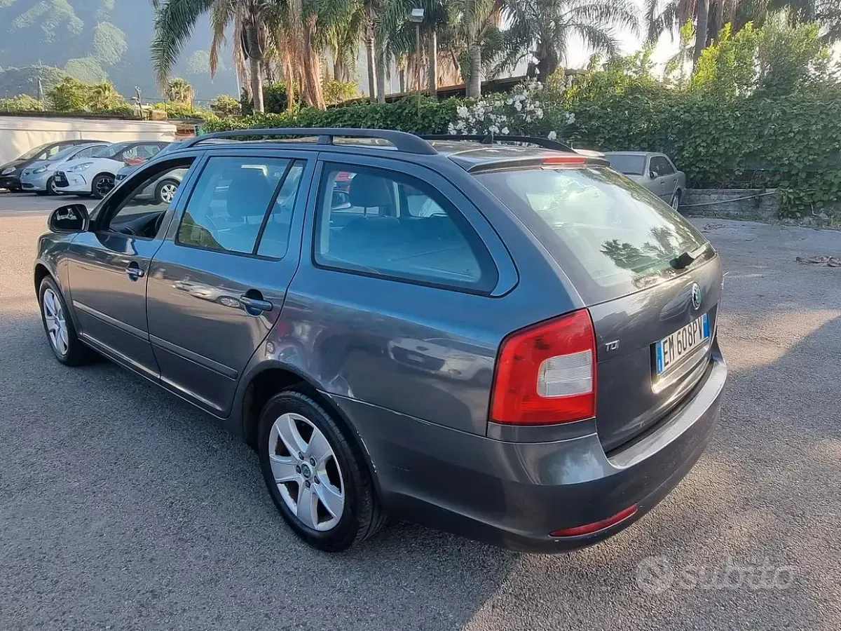 Usata Skoda Octavia Ambition 105 CV (77 kW) 2012 Grigio Station wagon