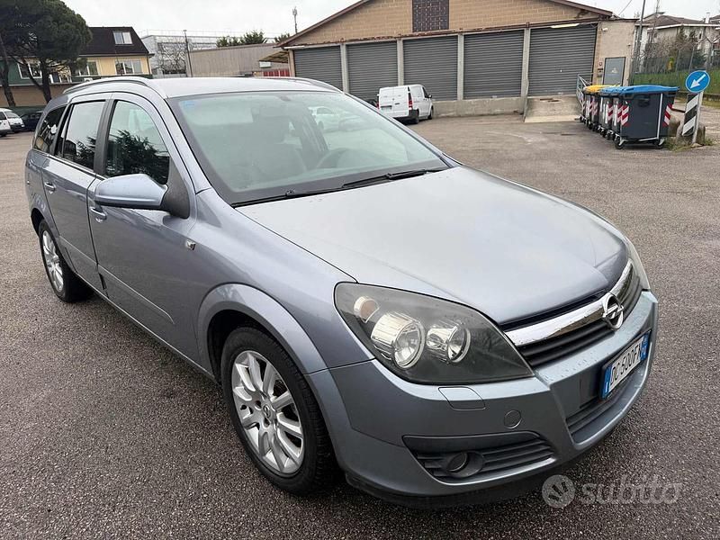 Usata Opel Astra Cosmo 101 CV (74 kW) 2006 Grigio Station wagon