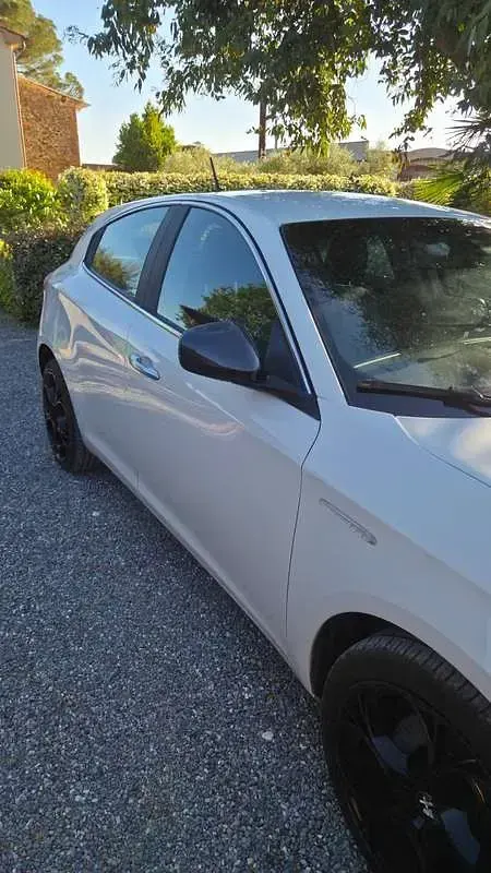 Usata Alfa Romeo Giulietta Distinctive 170 CV (125 kW) 2012 Bianco Utilitaria