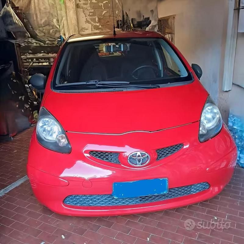 Usata Toyota Aygo 67 CV (49 kW) 2008 Rosso Utilitaria
