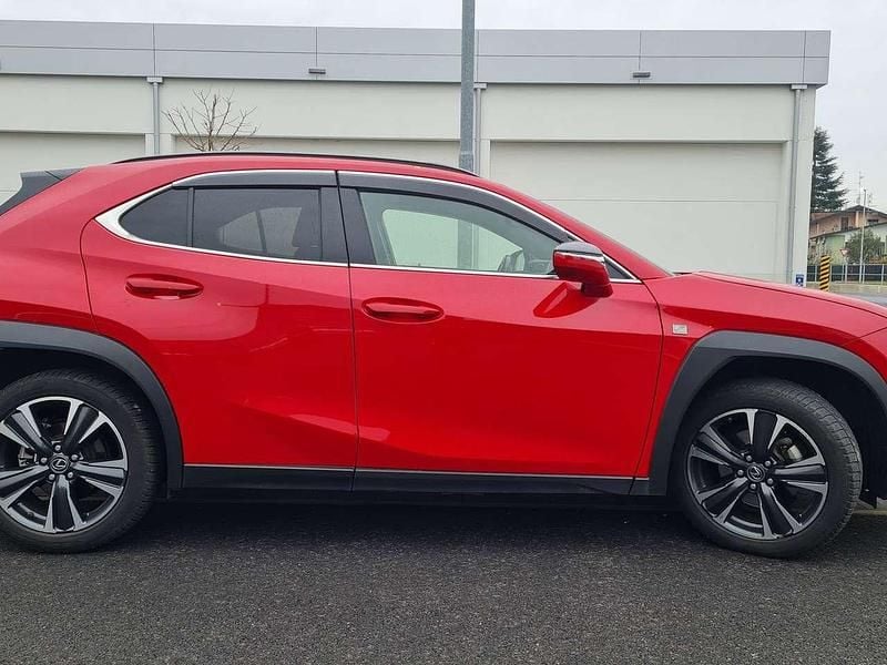 Usata Lexus UX 250h 184 CV (135 kW) 2023 Rosso SUV