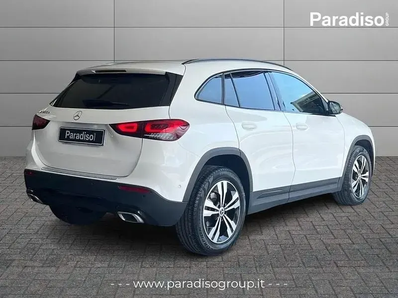 Usata Mercedes GLA200 150 CV (110 kW) 2022 Bianco SUV