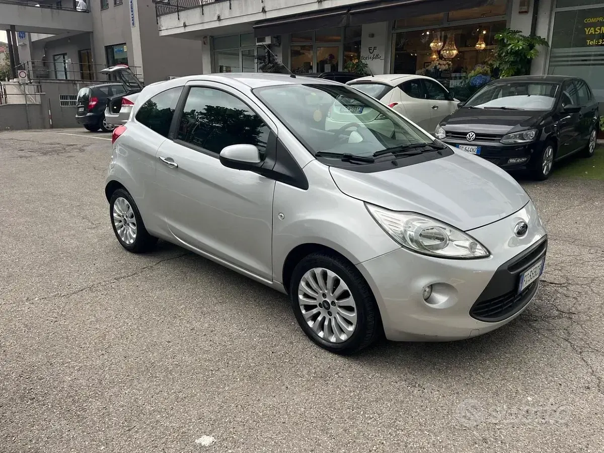 Usata Ford Ka 69 CV (50 kW) 2016 Grigio Berlina