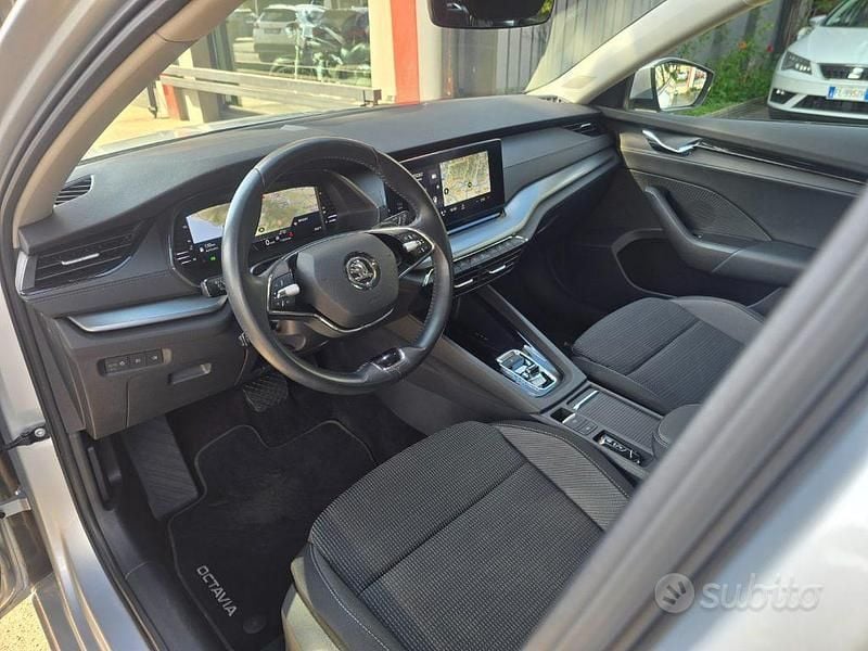 Usata Skoda Octavia Executive 116 CV (85 kW) 2022 Grigio Station wagon
