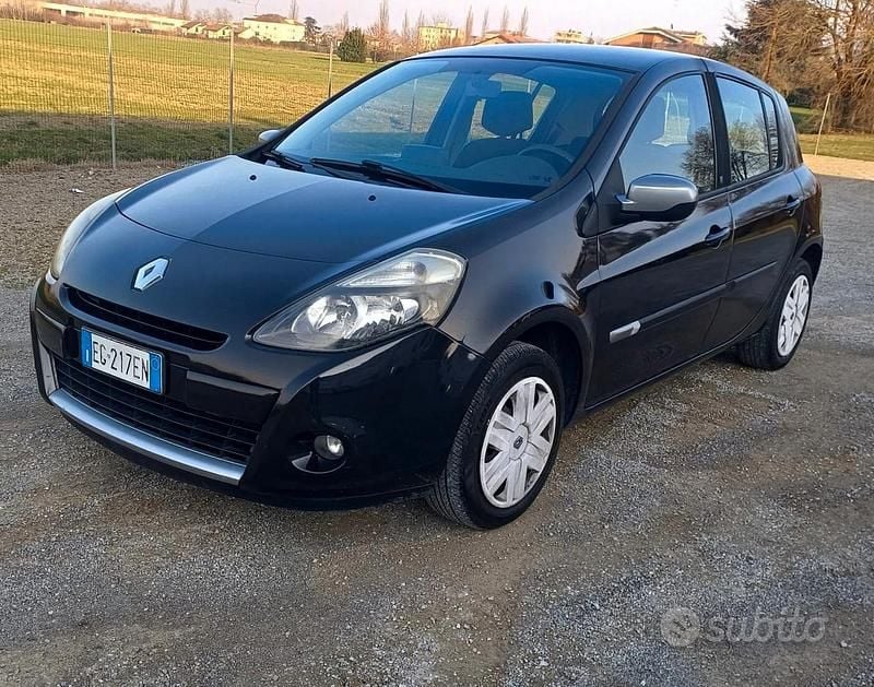Usata Renault Clio II Dynamique 75 CV (55 kW) 2011 Nero Berlina