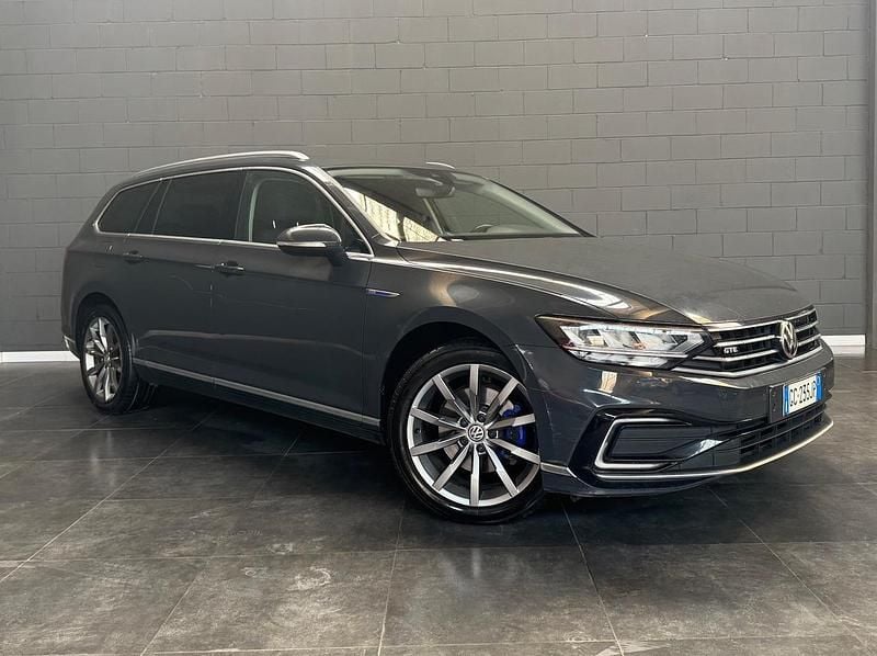 Grigio Usata 2020 VW Passat GTE Station wagon | 14.900 € (Ottimo prezzo) - Immagine 1/4