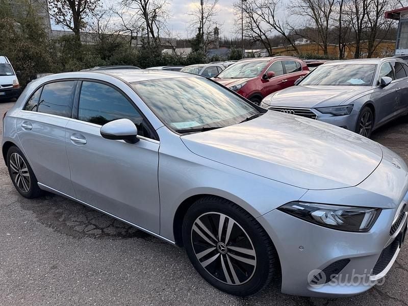 Occasion Mercedes A180 Business 116 ch (85 kW) 2019 Gris Berline