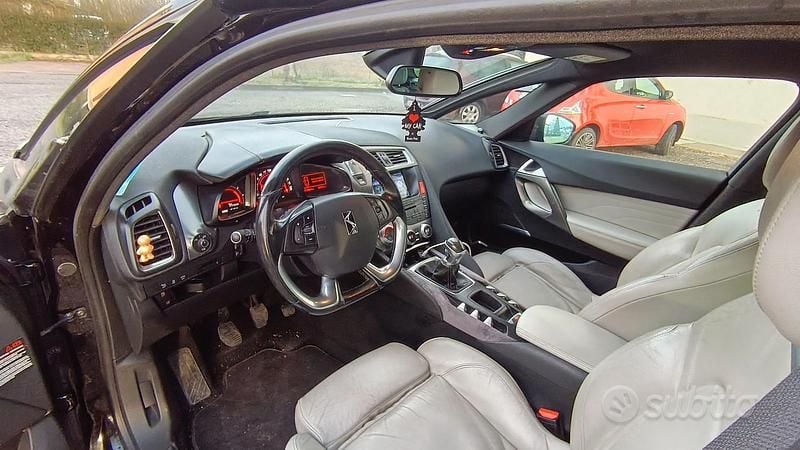 Usata Citroën DS5 150 CV (110 kW) 2016 Nero Utilitaria