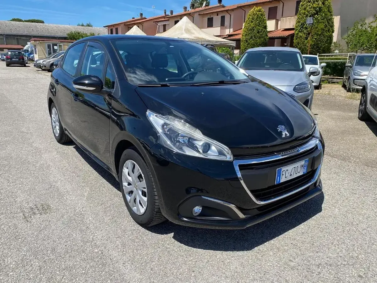 Usata Peugeot 208 Active 82 CV (60 kW) 2016 Nero Utilitaria