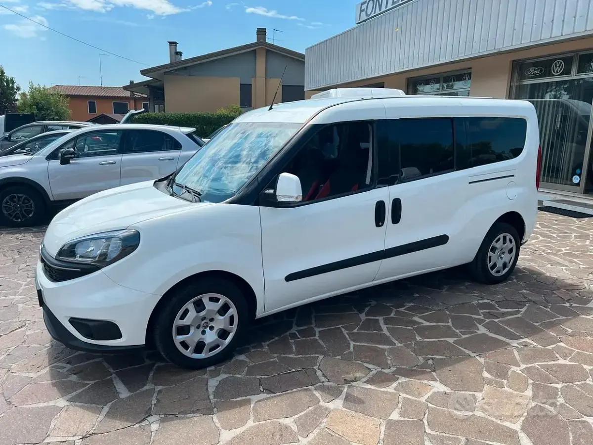 Usata Fiat Doblò 102 CV (75 kW) 2022 Bianco Monovolume