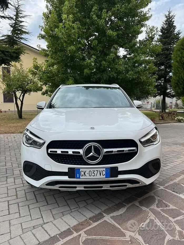 Usata Mercedes GLA180 136 CV (100 kW) 2022 Bianco SUV