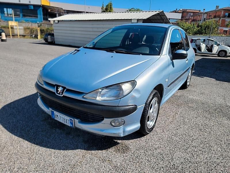 Grigio Usata 2000 Peugeot 206 Due volumi | 1400 € (Buon prezzo) - Immagine 1/4
