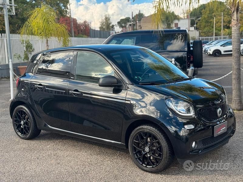 Nero Usata 2017 Smart ForFour Passion Utilitaria | 9999 € (Buon prezzo) - Immagine 1/4