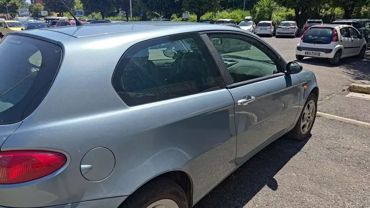 Usata Alfa Romeo 147 Distinctive 140 CV (102 kW) 2004 Utilitaria