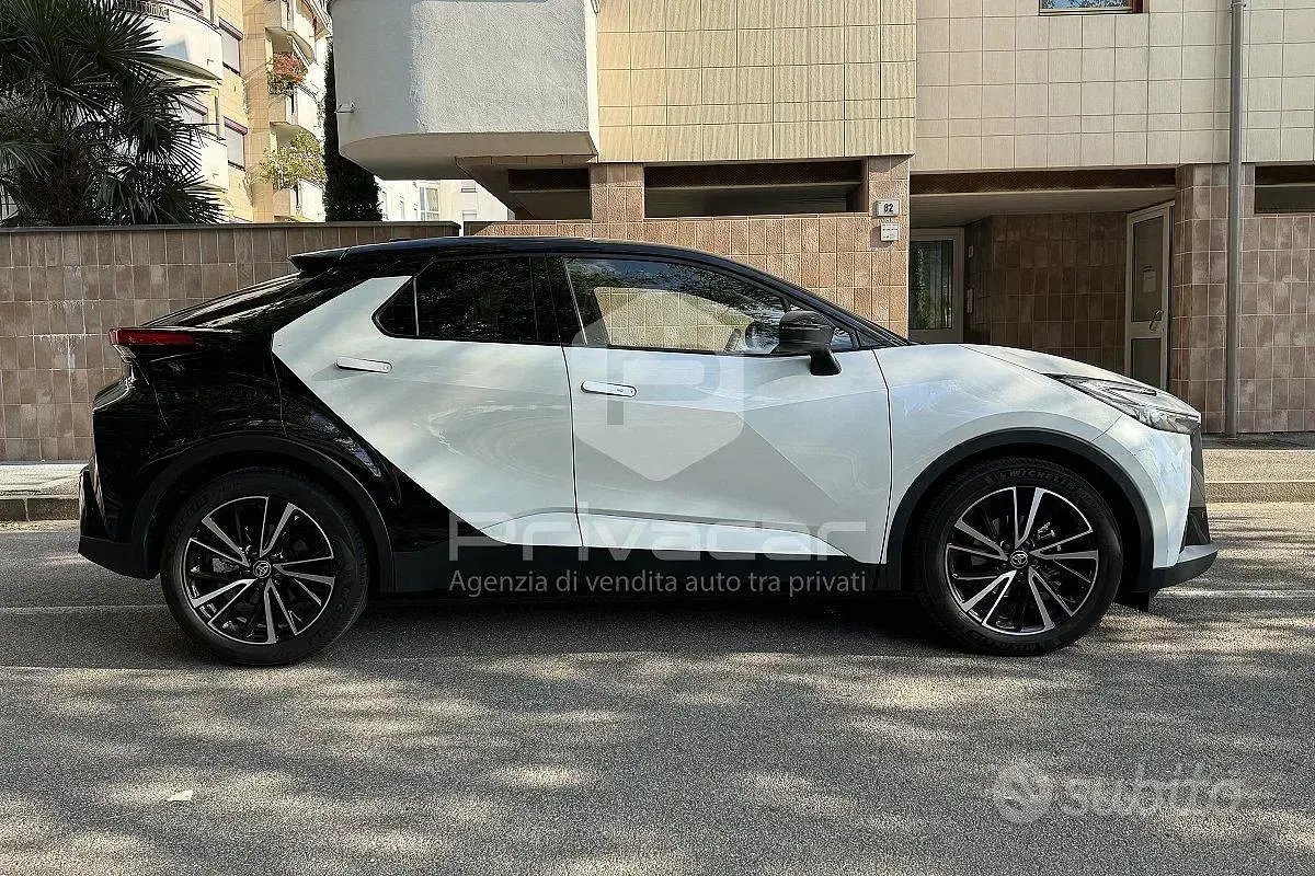 Usata Toyota C-HR Lounge 152 CV (111 kW) 2024 Bianco SUV