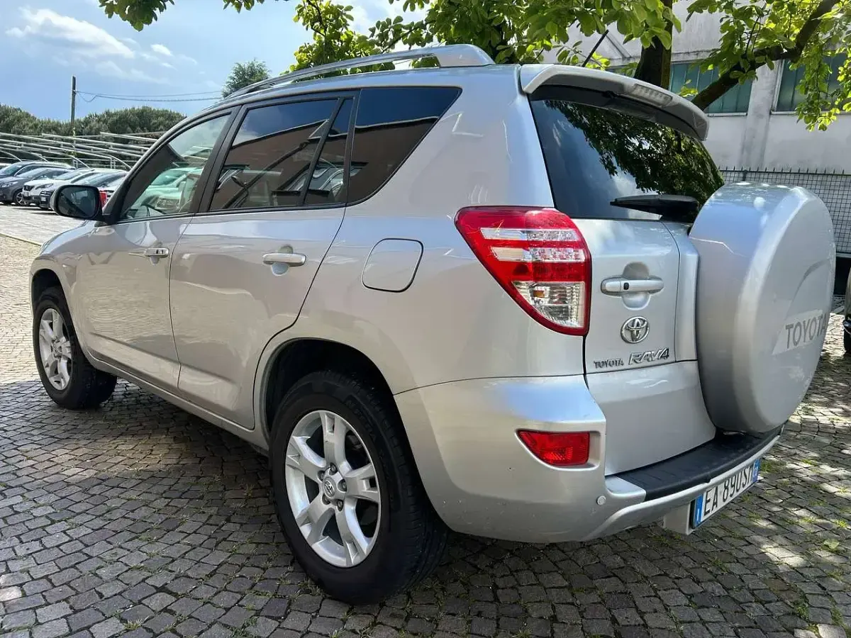 Usata Toyota RAV4 Luxury 158 CV (116 kW) 2010 Grigio SUV