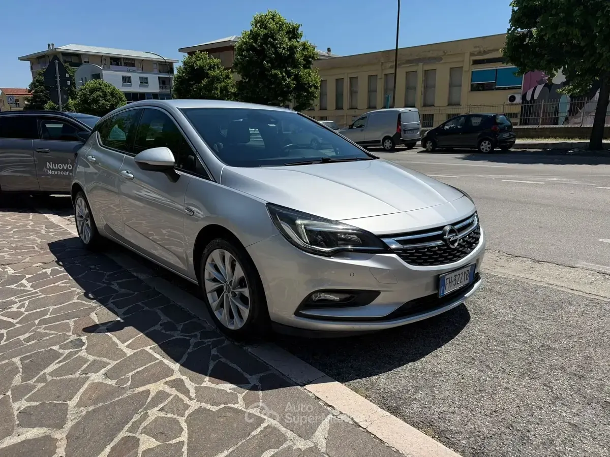 Usata Opel Astra Innovation 160 CV (117 kW) 2017 Argento Berlina