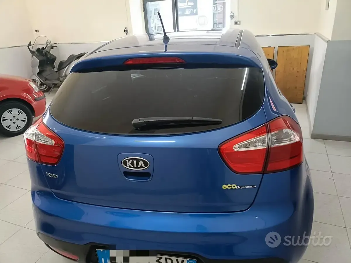 Usata Kia Rio 75 CV (55 kW) 2012 Bluazzurro Berlina