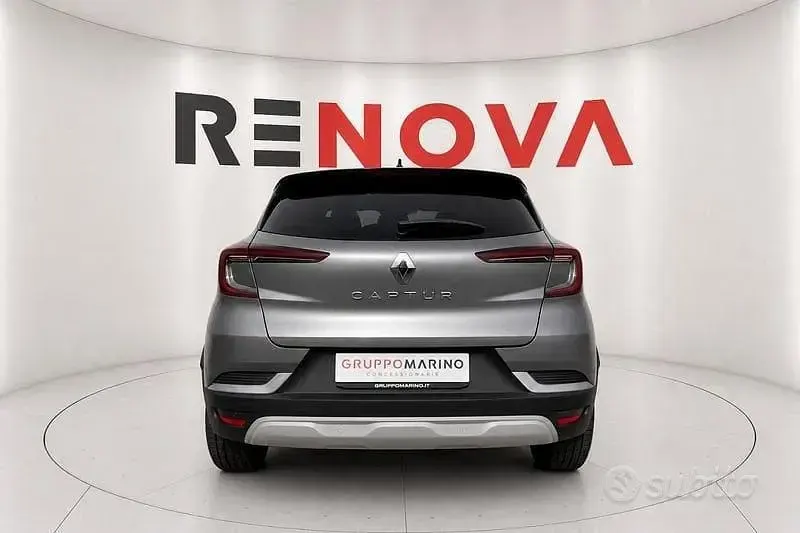 Usata Renault Captur Techno 101 CV (74 kW) 2023 Grigio SUV