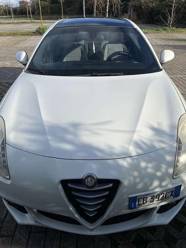 Usata Alfa Romeo Giulietta Distinctive 170 CV (125 kW) 2010 Bianco Berlina