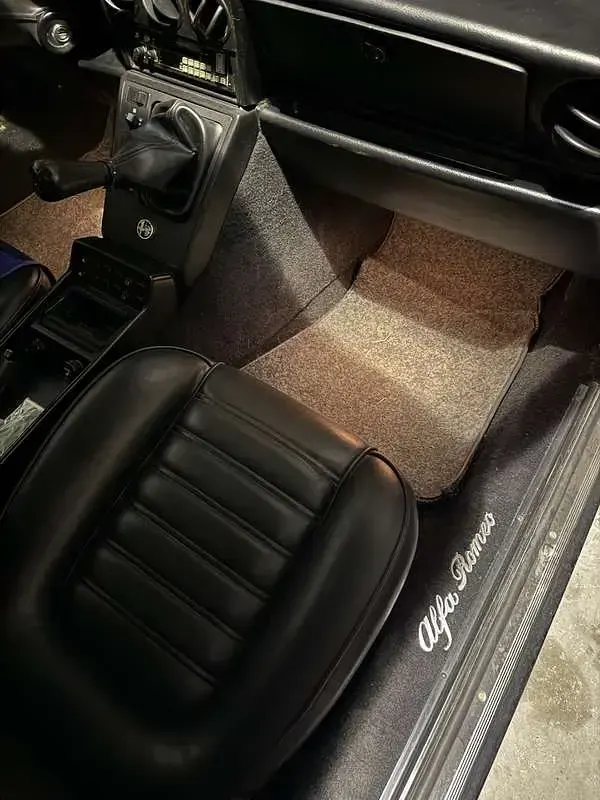 Usata Alfa Romeo Spider 101 CV (74 kW) 1989 Nero Cabrio