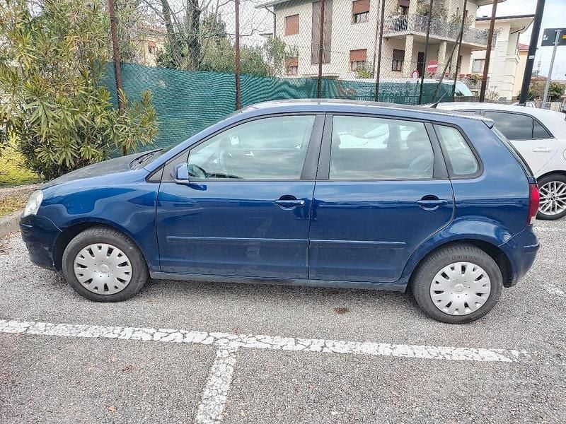 Blu Usata 2006 VW Polo Due volumi | 1500 € (Buon prezzo) - Immagine 1/4