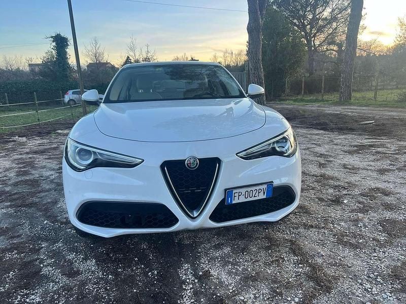 Usata Alfa Romeo Stelvio Executive 280 CV (205 kW) 2018 Bianco SUV