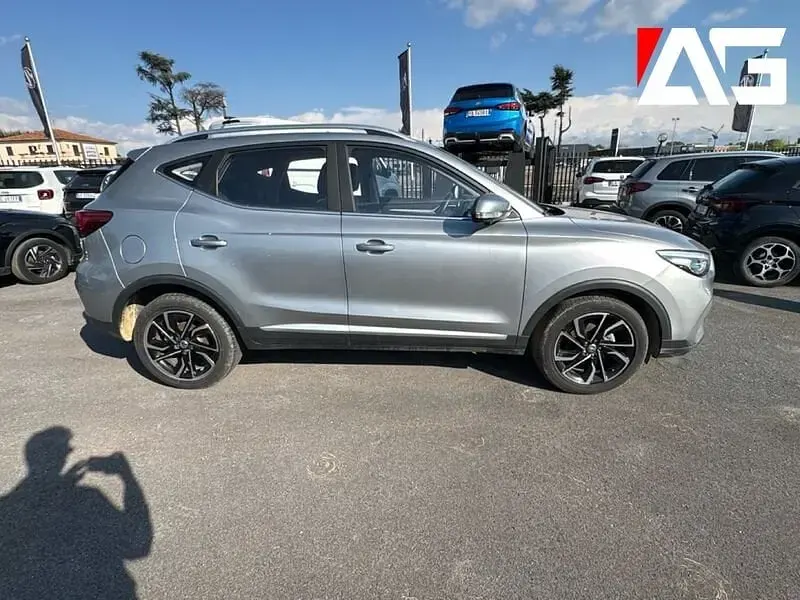 Usata MG ZS Luxury 106 CV (77 kW) 2024 Grigio SUV