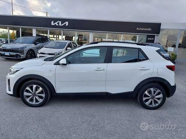 Usata Kia Stonic Style 84 CV (61 kW) 2022 Bianco SUV